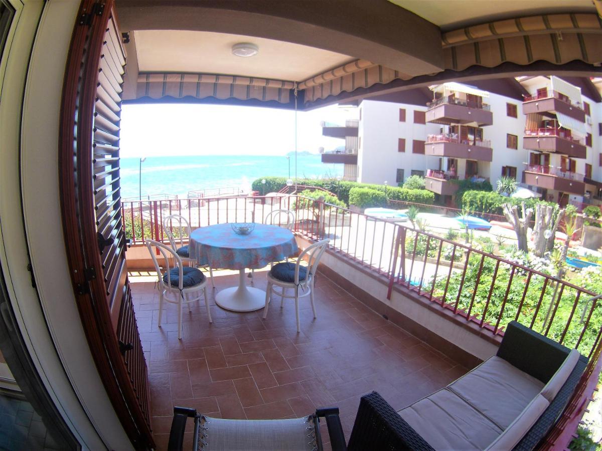 Sea Beach Taormina Apartment Летоянні Екстер'єр фото